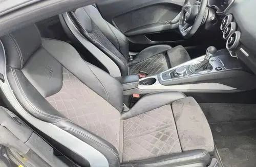 AUDI TT 