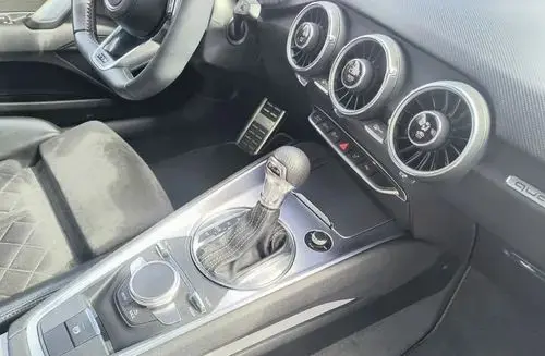 AUDI TT 