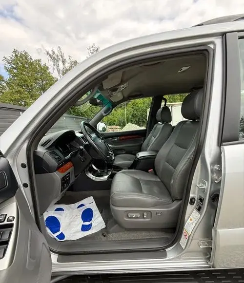TOYOTA Land Cruiser 