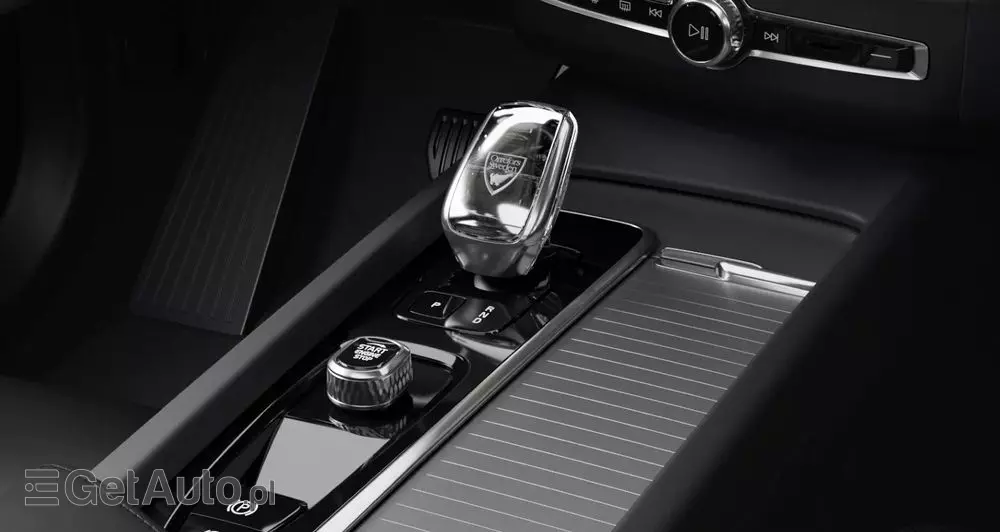 VOLVO XC 60 B5 B AWD Ultra Dark