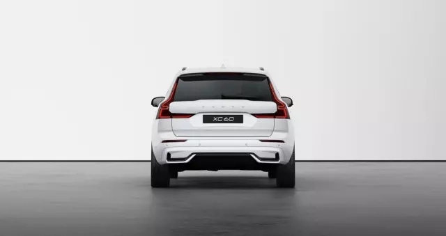 VOLVO XC 60 B5 B AWD Ultra Dark