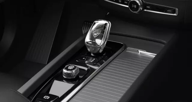 VOLVO XC 60 B5 B AWD Ultra Dark