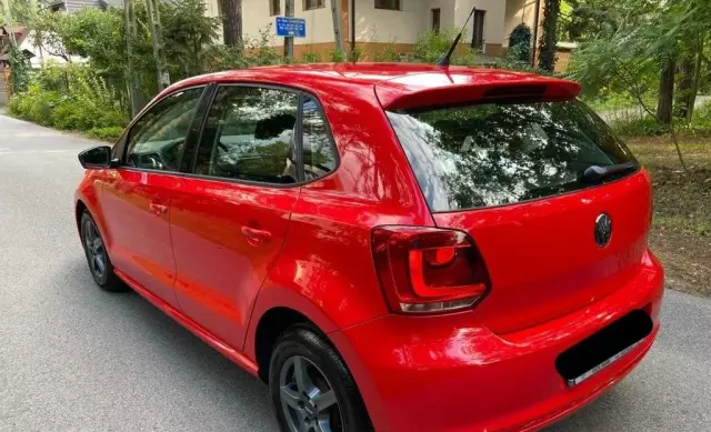 VOLKSWAGEN Polo 