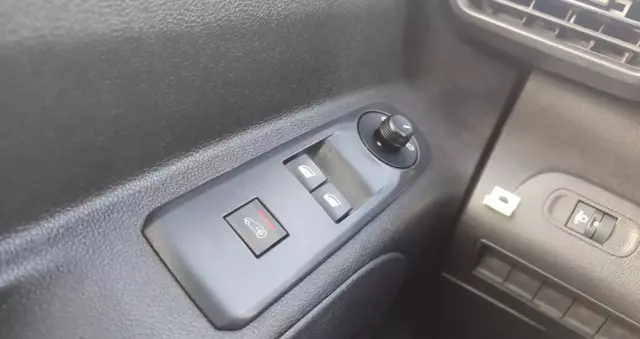 PEUGEOT Partner L2H1 1.5 hdi Niski Przebieg Vat23 