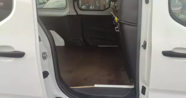 PEUGEOT Partner L2H1 1.5 hdi Niski Przebieg Vat23 