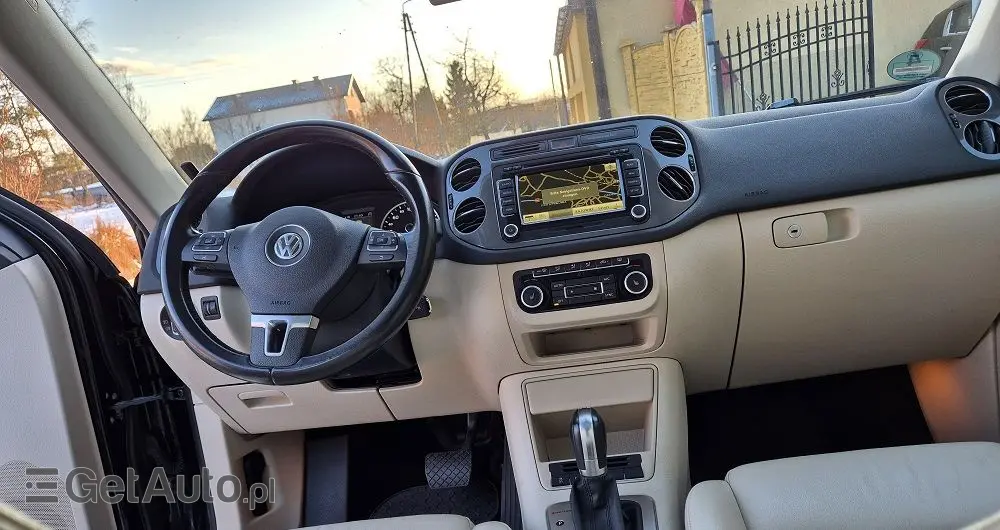 VOLKSWAGEN Tiguan 