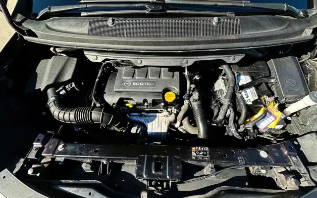 OPEL Zafira Tourer 1.4 Turbo Edition