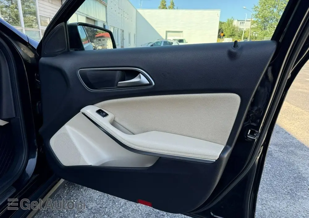 MERCEDES-BENZ GLA 180 (CDI) d