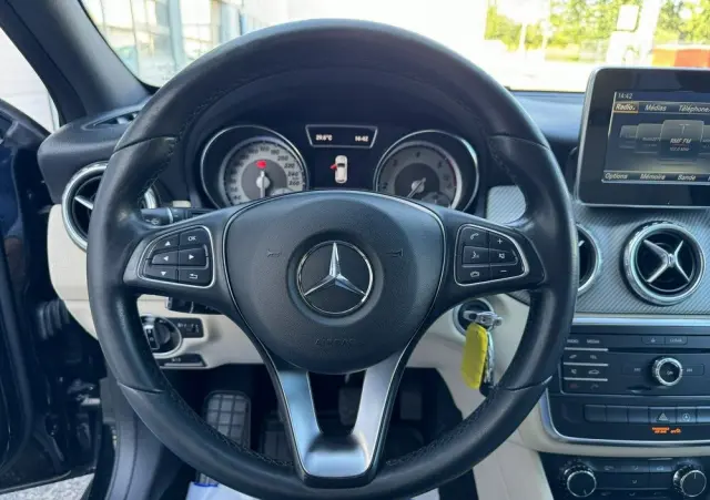 MERCEDES-BENZ GLA 180 (CDI) d