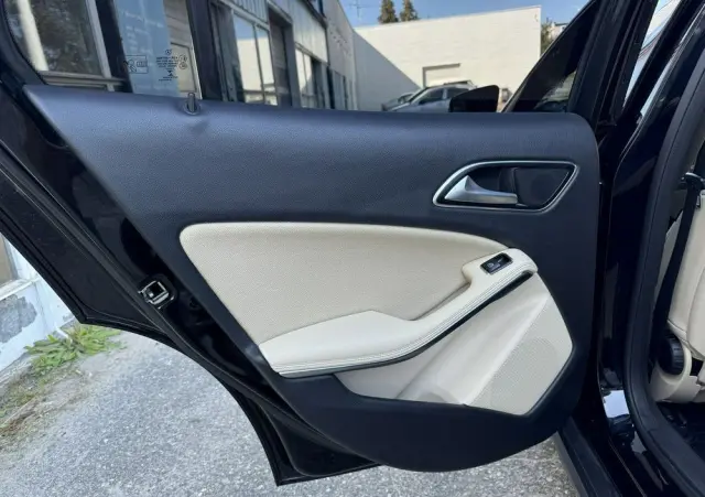 MERCEDES-BENZ GLA 180 (CDI) d