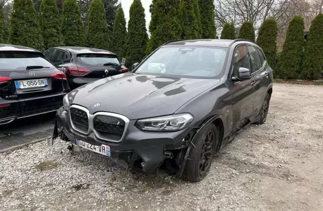 BMW IX3 