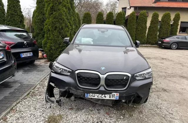 BMW IX3 
