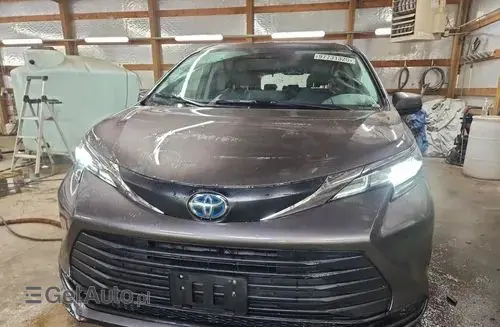 TOYOTA Sienna 
