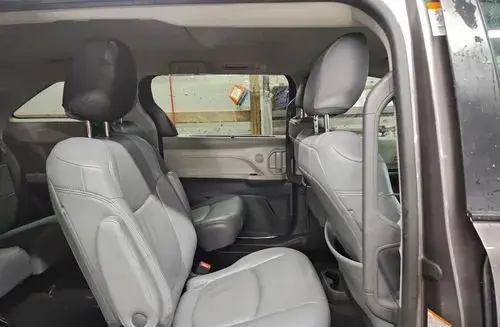 TOYOTA Sienna 