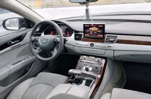 AUDI A8 