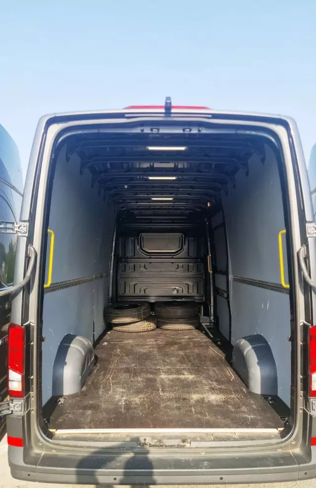 VOLKSWAGEN Crafter 