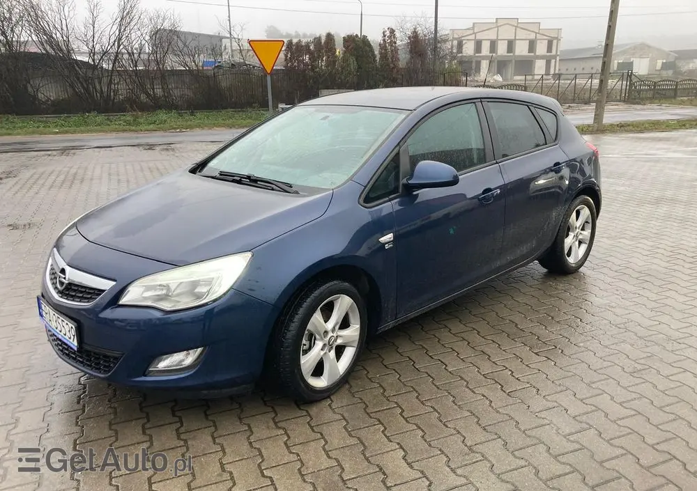 OPEL Astra 1.4 T Cosmo