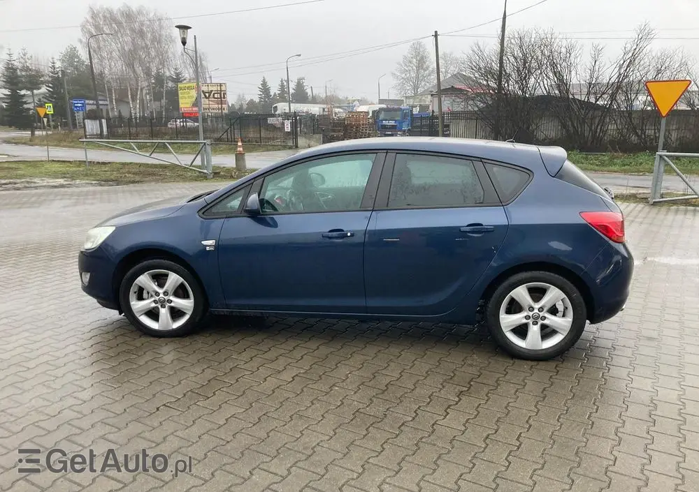 OPEL Astra 1.4 T Cosmo