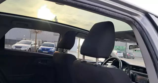 TOYOTA Auris 1.8 VVT-i Hybrid Automatik Comfort