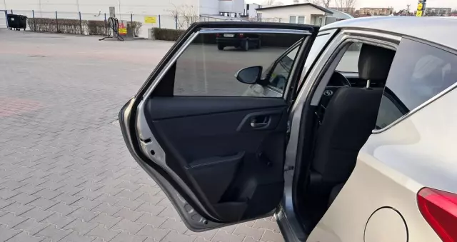 TOYOTA Auris 1.8 VVT-i Hybrid Automatik Comfort