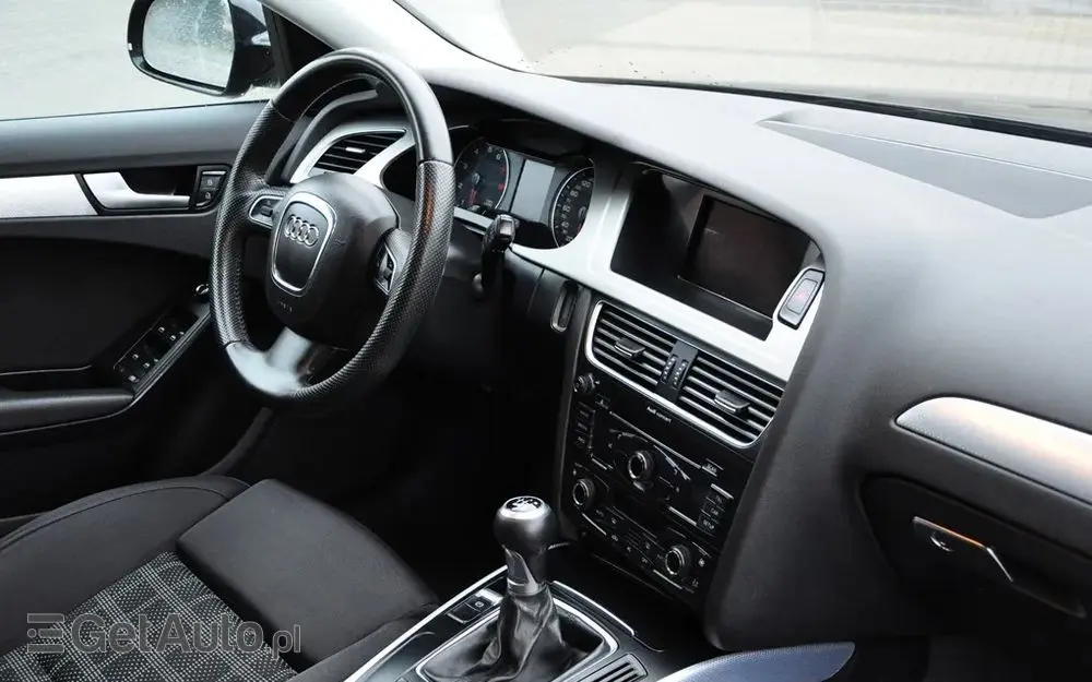 AUDI A4 Limousine Avant 2.0 TFSI Attraction