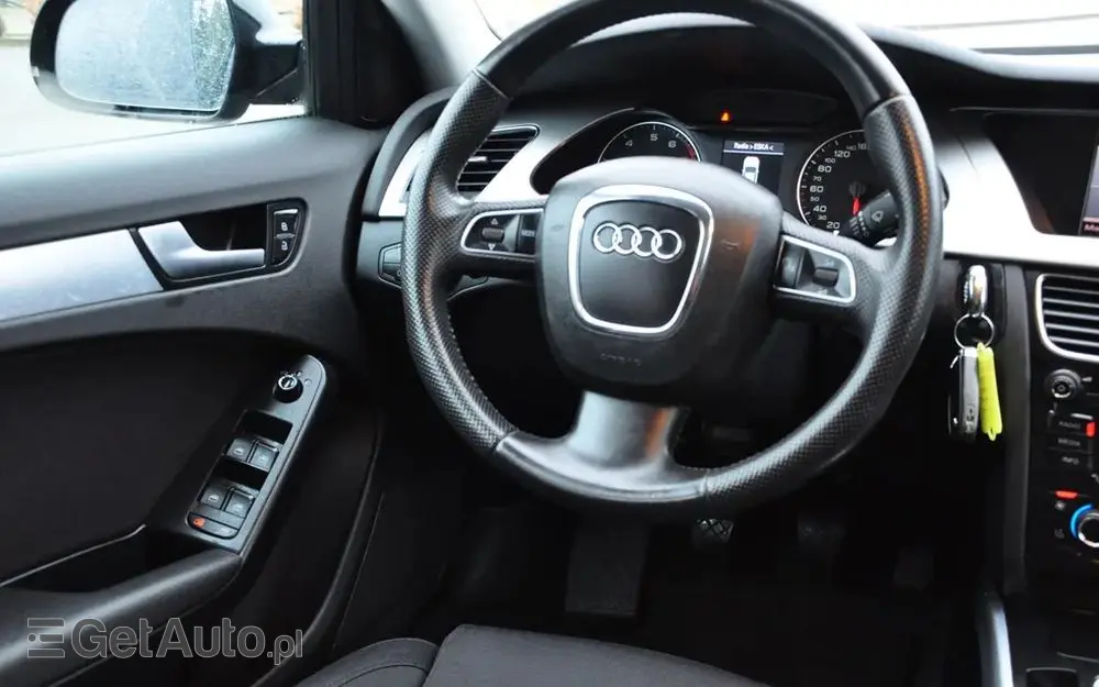 AUDI A4 Limousine Avant 2.0 TFSI Attraction