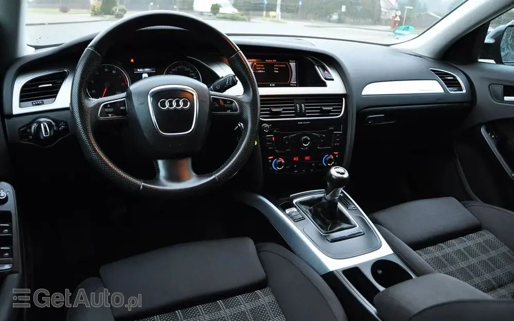 AUDI A4 Limousine Avant 2.0 TFSI Attraction