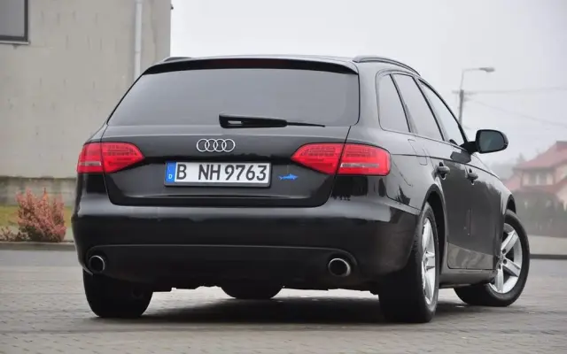 AUDI A4 Limousine Avant 2.0 TFSI Attraction