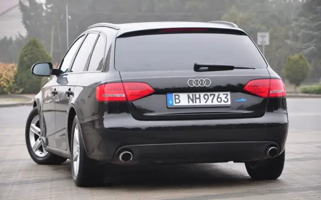 AUDI A4 Limousine Avant 2.0 TFSI Attraction