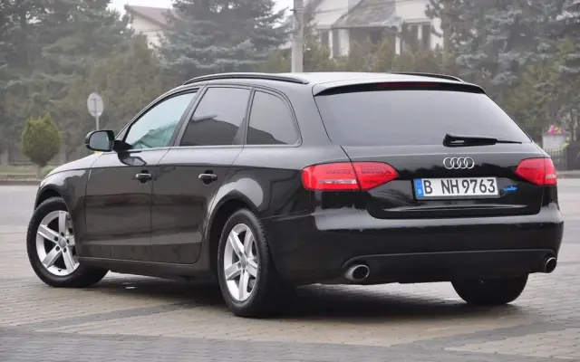 AUDI A4 Limousine Avant 2.0 TFSI Attraction