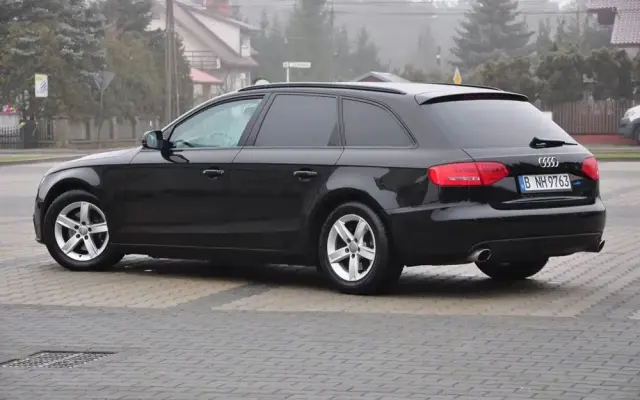 AUDI A4 Limousine Avant 2.0 TFSI Attraction