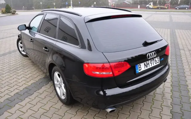 AUDI A4 Limousine Avant 2.0 TFSI Attraction