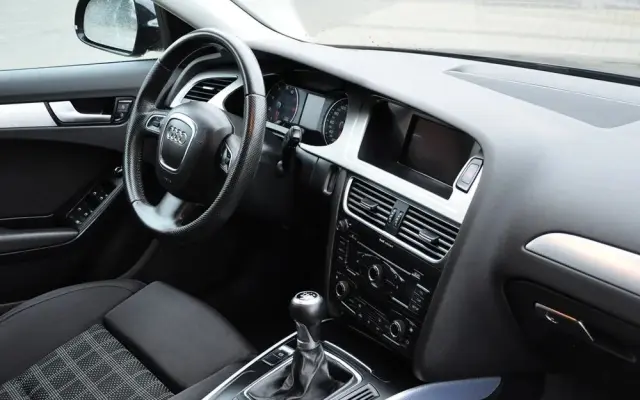 AUDI A4 Limousine Avant 2.0 TFSI Attraction