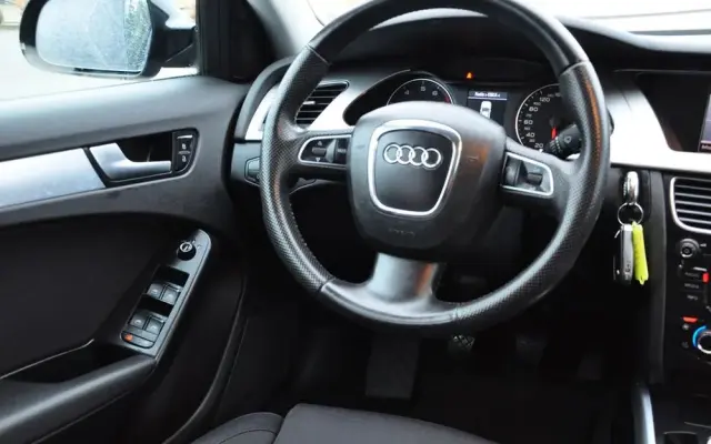 AUDI A4 Limousine Avant 2.0 TFSI Attraction