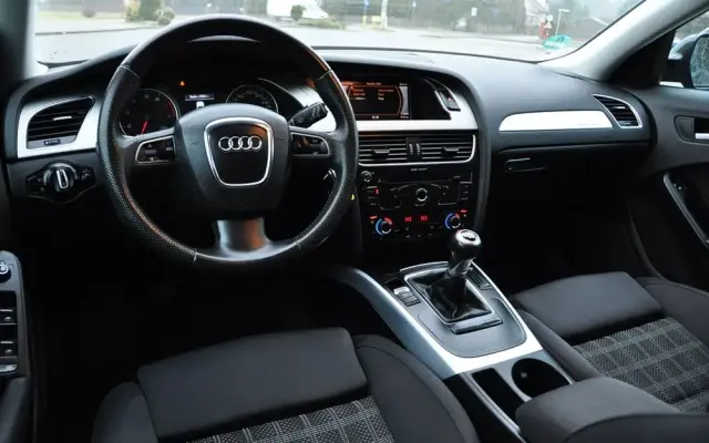 AUDI A4 Limousine Avant 2.0 TFSI Attraction