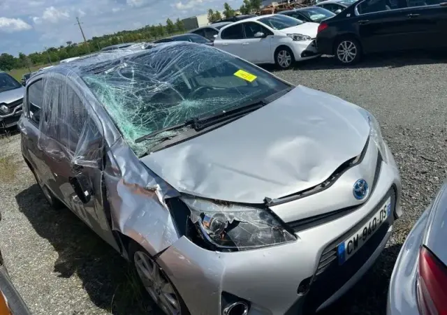 TOYOTA Yaris 