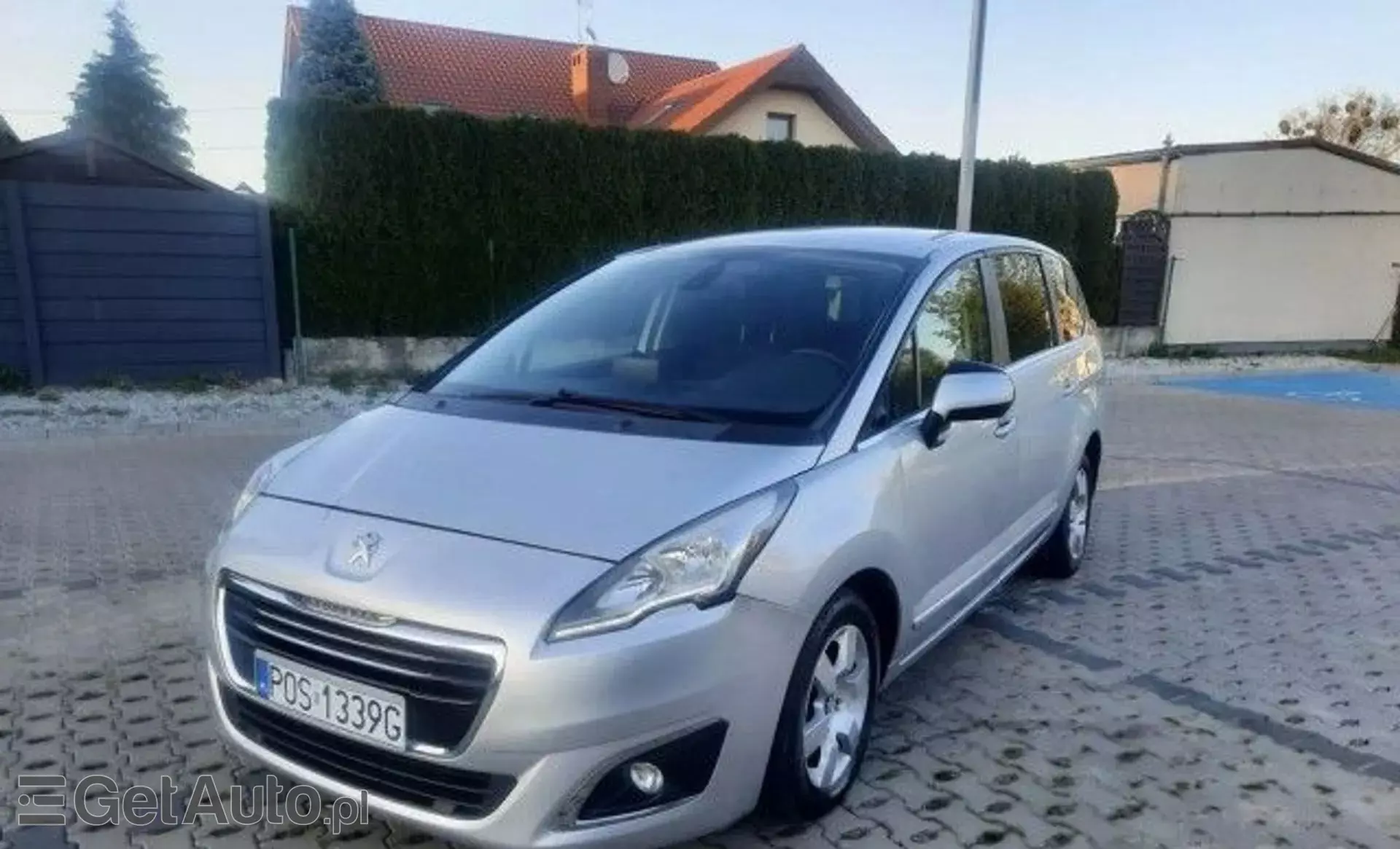 PEUGEOT 5008 