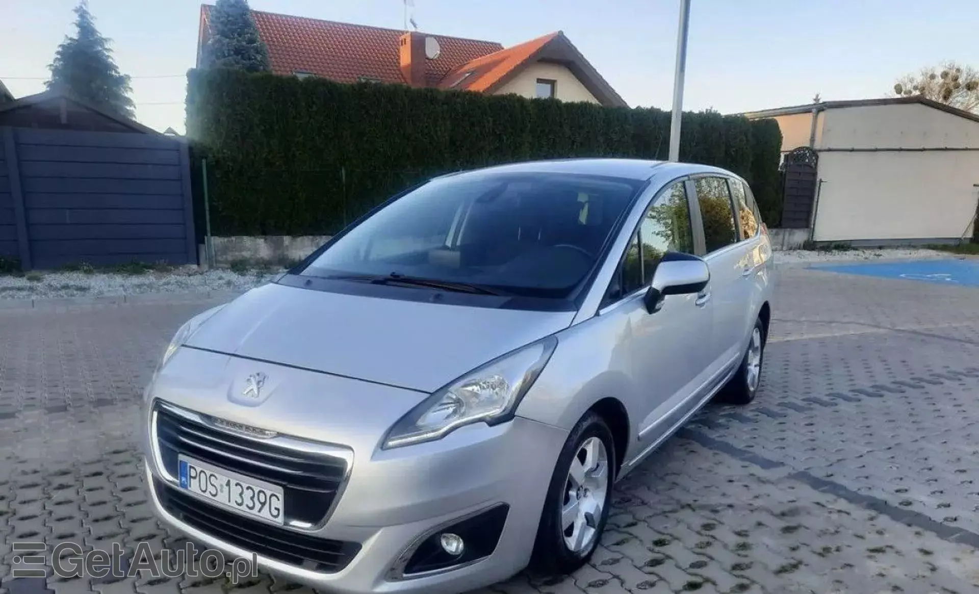 PEUGEOT 5008 