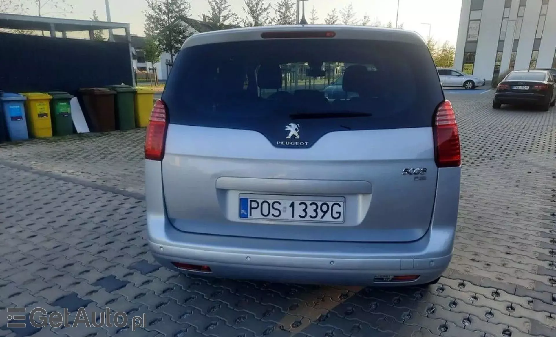 PEUGEOT 5008 