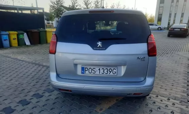 PEUGEOT 5008 