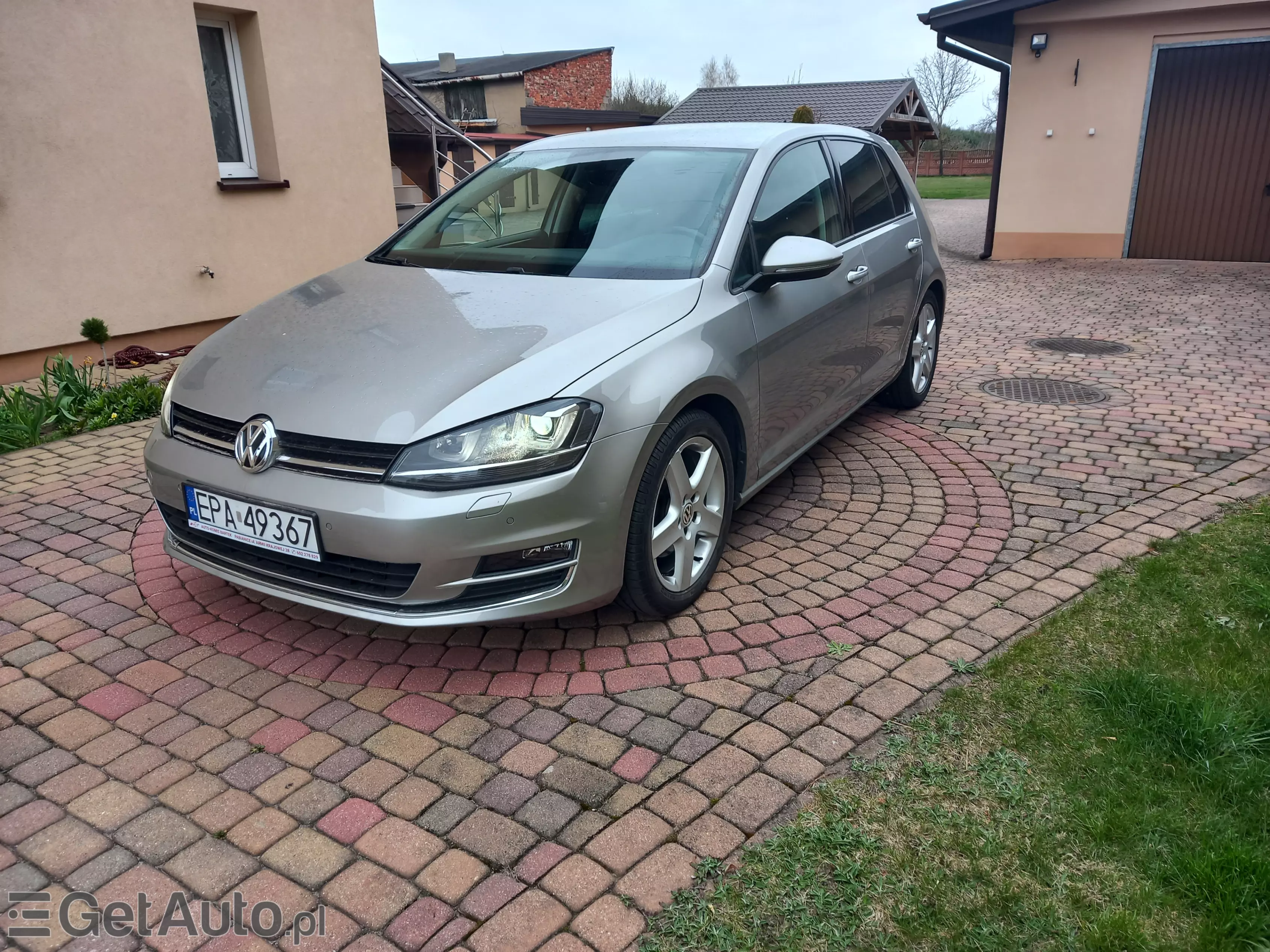 VOLKSWAGEN Golf 