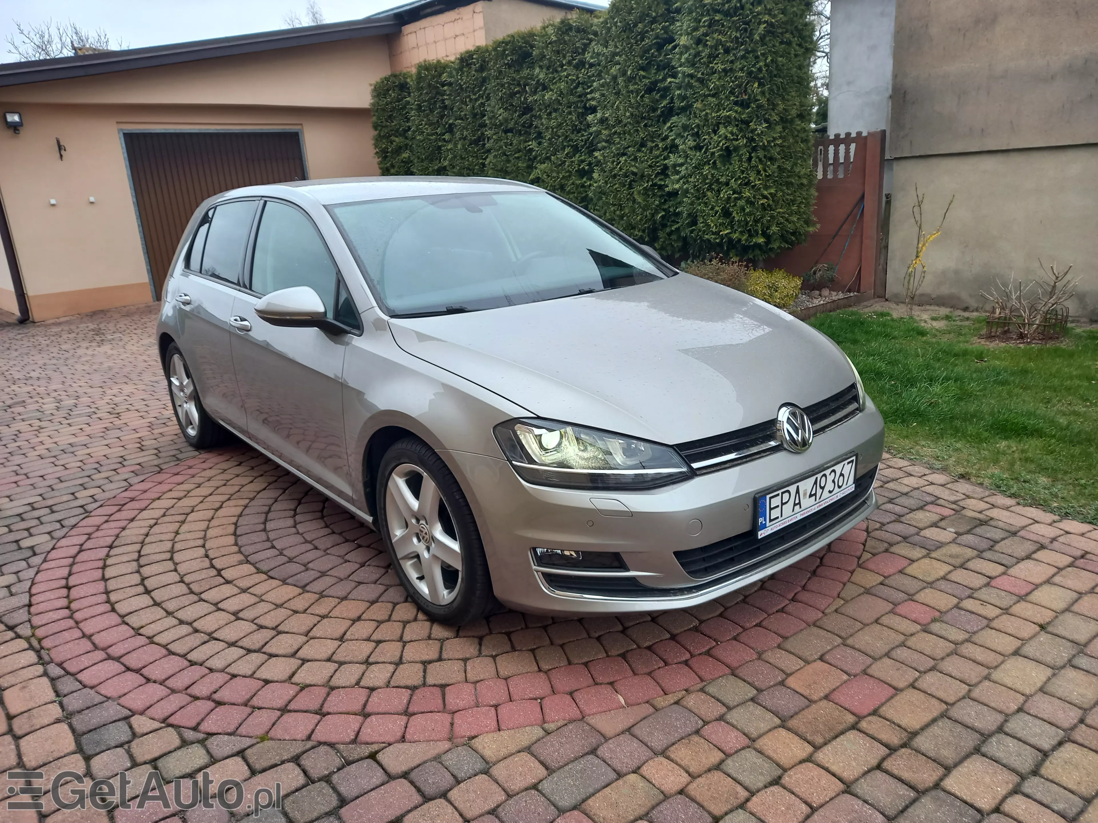 VOLKSWAGEN Golf 