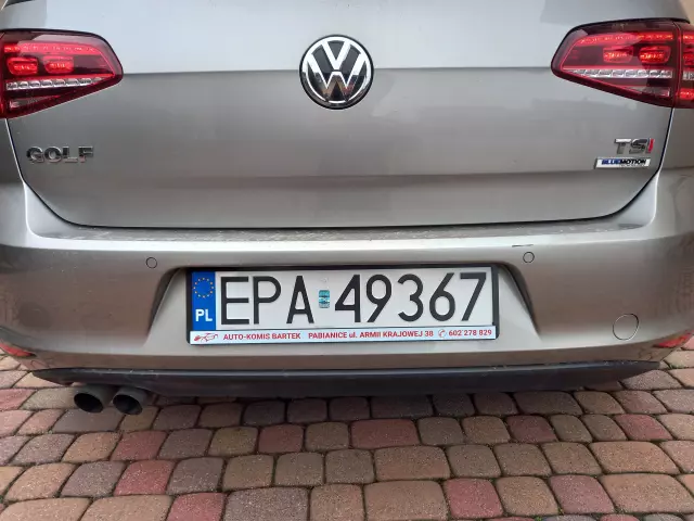 VOLKSWAGEN Golf 