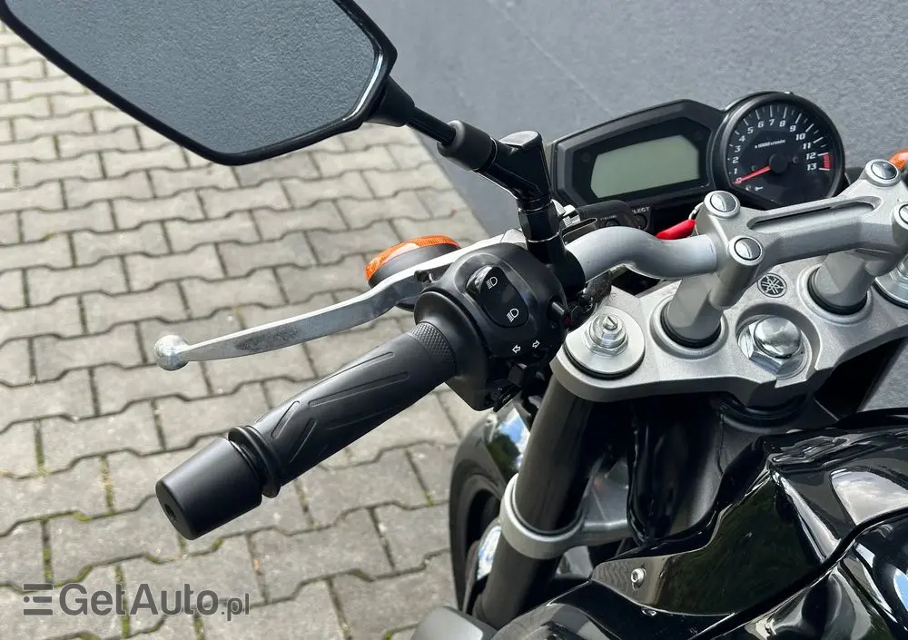 YAMAHA FZ 
