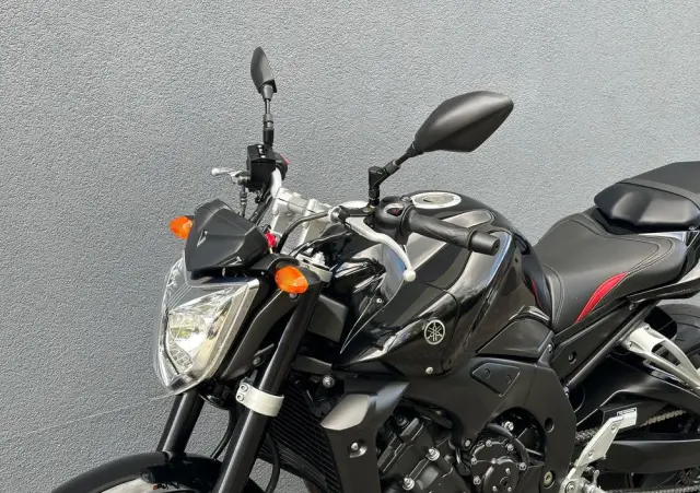 YAMAHA FZ 