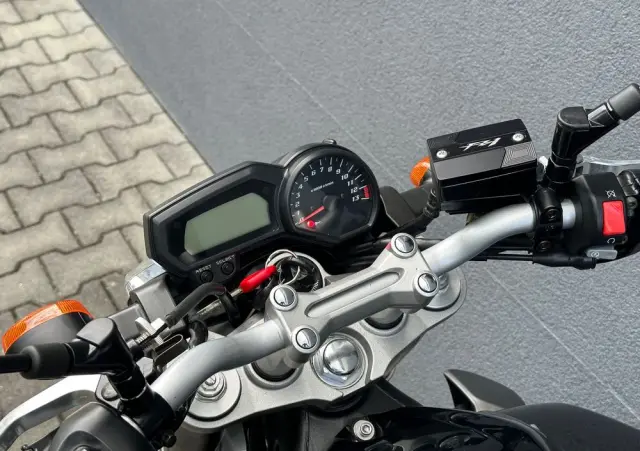 YAMAHA FZ 