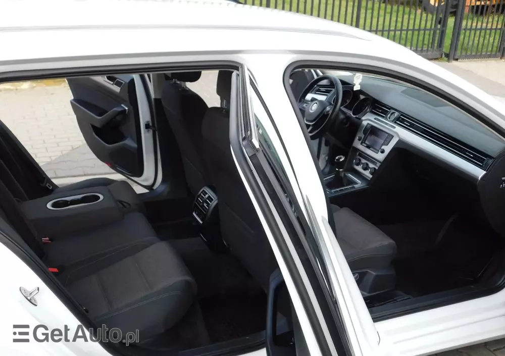 VOLKSWAGEN Passat Variant 2.0 TDI (BlueMotion Technology) Comfortline