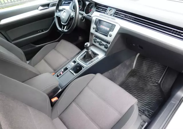 VOLKSWAGEN Passat Variant 2.0 TDI (BlueMotion Technology) Comfortline