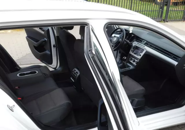 VOLKSWAGEN Passat Variant 2.0 TDI (BlueMotion Technology) Comfortline