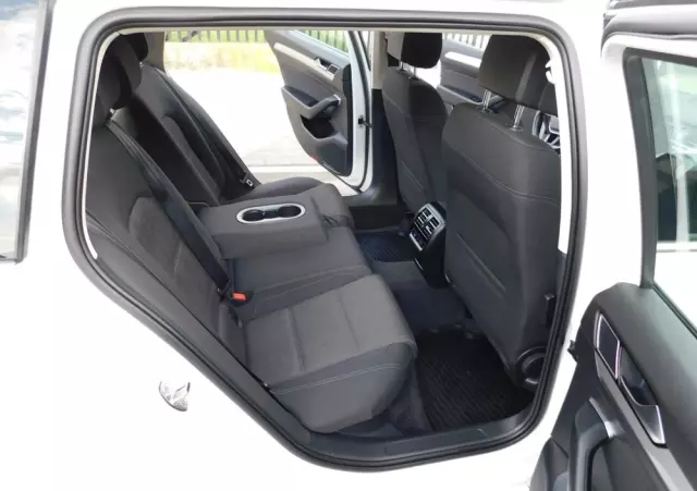 VOLKSWAGEN Passat Variant 2.0 TDI (BlueMotion Technology) Comfortline